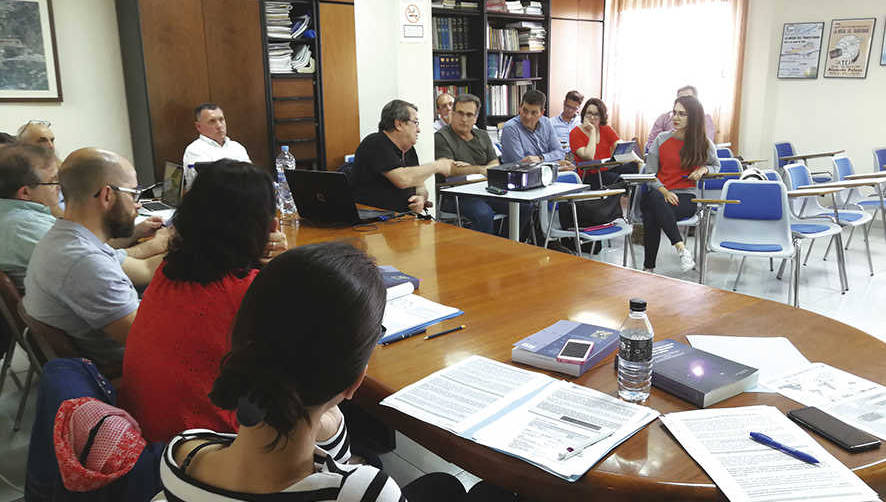 La sede de ATEIA OLTRA Valencia acogi&oacute; el pasado jueves la celebraci&oacute;n del curso &ldquo;El origen de las mercanc&iacute;as en el CAU- Exportador autorizado versus exportador registrado&rdquo;, que fue impartido por Jos&eacute; Mu&ntilde;oz Bar&oacute;n, t&eacute;cnico de la Dependencia Regional de Aduanas.