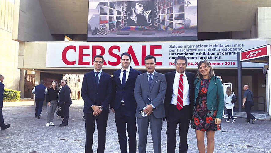 De izquierda a derecha: Vicente Ramos, director general de Raminatrans Castell&oacute;n; Rub&eacute;n Dom&iacute;nguez, del departamento comercial de Raminatrans Castell&oacute;n; Andr&eacute;s Rasal, coordinador del departamento de exportaci&oacute;n de Grupo Raminatrans; Pablo Soria, del departamento comercial de Raminatrans Castell&oacute;n; y Esther P&eacute;rez, directora comercial de Raminatrans Castell&oacute;n.