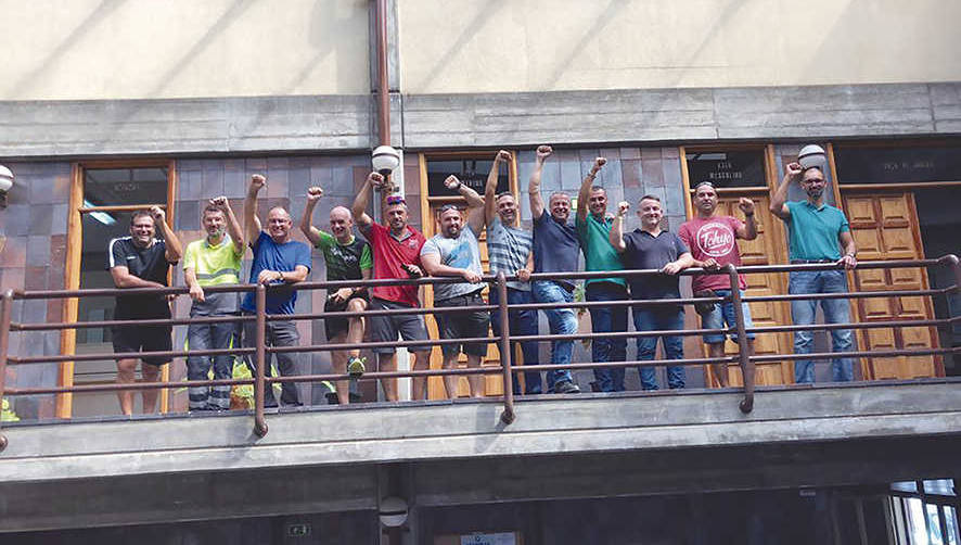 Representantes de Coordinadora celebrando la victoria en las elecciones.