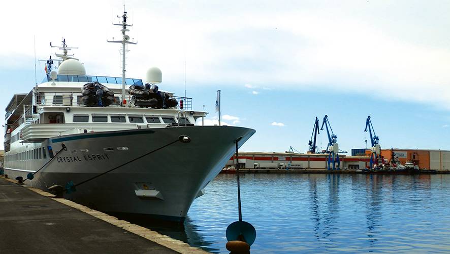 El crucero de lujo &ldquo;Crystal Esprit&rdquo; escala en PortCastell&oacute;