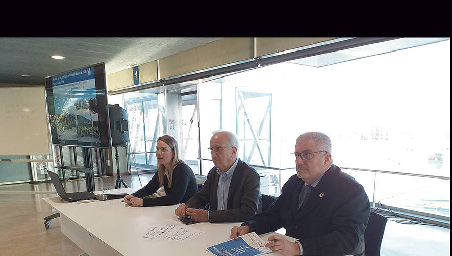 Marta Miquel, Chief Business Officer de la Escola Europea; Joaquim Caban&eacute;, presidente del grupo de trabajo de formaci&oacute;n y ocupaci&oacute;n; y Eduard Rod&eacute;s, director de la Escola Europea. Foto. J.C.S.