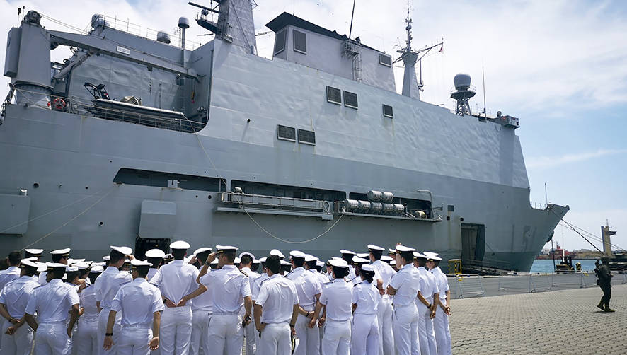 El buque de asalto anfibio &quot;L-51 Galicia&quot;, de la Armada Espa&ntilde;ola, se encuentra desde la noche del mi&eacute;rcoles en el Muelle de Poniente del Puerto de Almer&iacute;a, donde permanecer&aacute; hasta hoy.