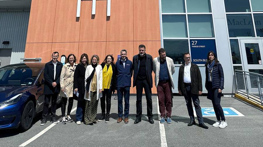 La delegación catalana en su visita a COVE.