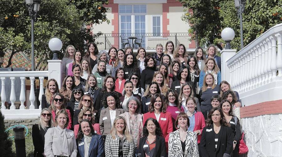 El evento ha contado con la participación de 60 destacadas directivas y profesionales pertenecientes a casi 40 empresas e instituciones de la Bahía de Algeciras, Cádiz y Málaga vinculadas estrechamente al sector marítimo-portuario.