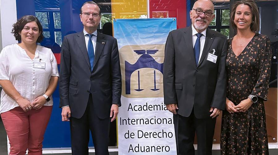 Laura Montardit, Customs Operations Manager del Grupo Arola; ; Alejandro Arola, presidente del Grupo Arola; Andrés Rohde Poncey, presidente de ICLA; y Ariadna Arola, Chief Research and Development Officer dele Grupo Arola