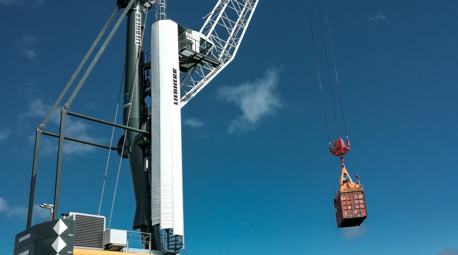 Liebherr lanza su primera gr&uacute;a m&oacute;vil portuaria HVO100 con di&eacute;sel libre de f&oacute;siles