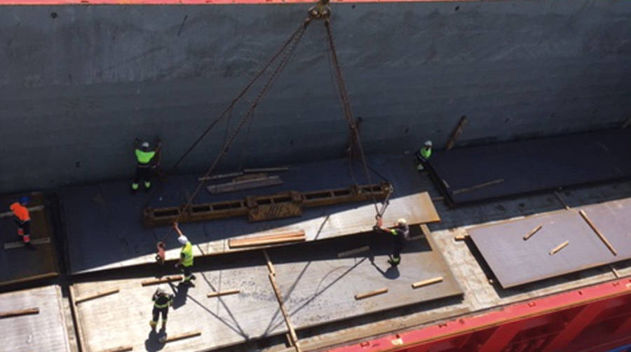 El primer barco sali&oacute; la semana pasada del Puerto de Bayona en direcci&oacute;n a Marruecos.