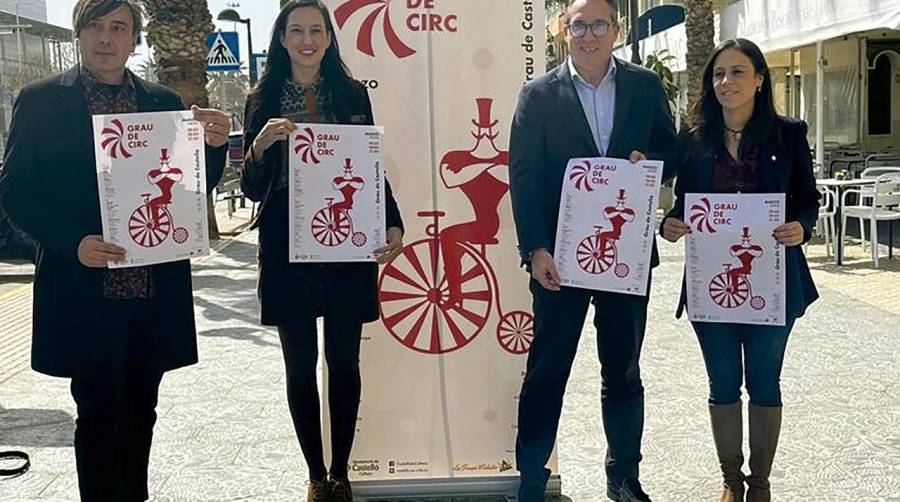 La presentación del evento ha contado con la participación de la concejala de Cultura, María España, la teniente de alcalde del Grao, Ester Giner, y el presidente de la Autoridad Portuaria, Rubén Ibáñez, además de representantes de las compañías.