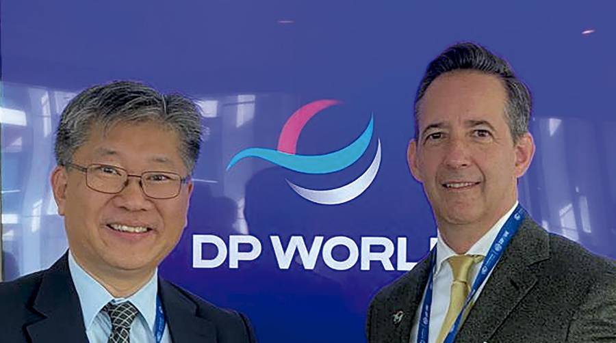 El Secretario General de la ITF, Young Tae Kim, y Federico Baños-Lindner, Vicepresidente Senior del Grupo de Relaciones Gubernamentales y Asuntos Públicos de DP World.