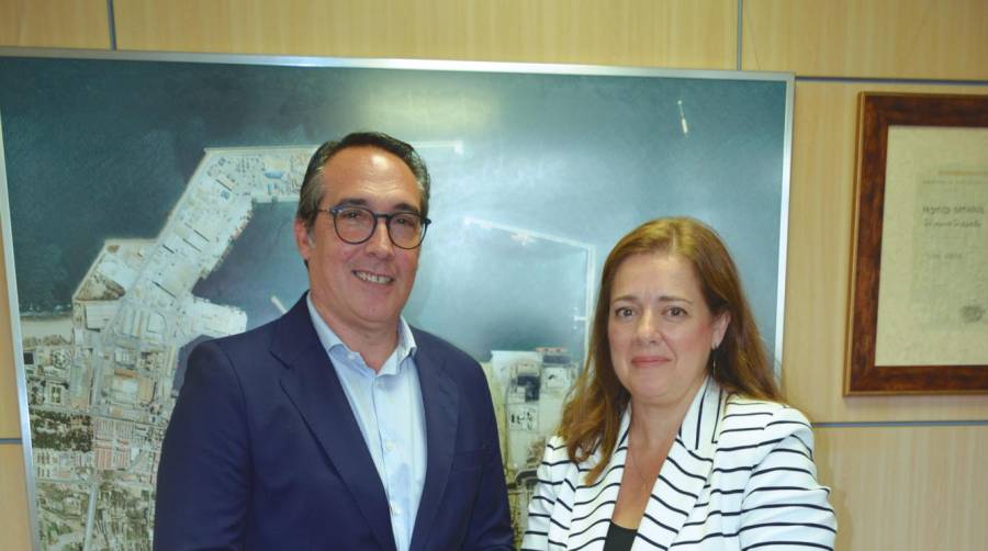 Rubén Ibáñez, presidente de la Autoridad Portuaria de Castellón, y Susana Soria, gerente de la Fundación PortCastelló, hablan con Diario del Puerto de la jornada que organizarán sobre descarbonización del sector logístico-portuario. Foto F.V.