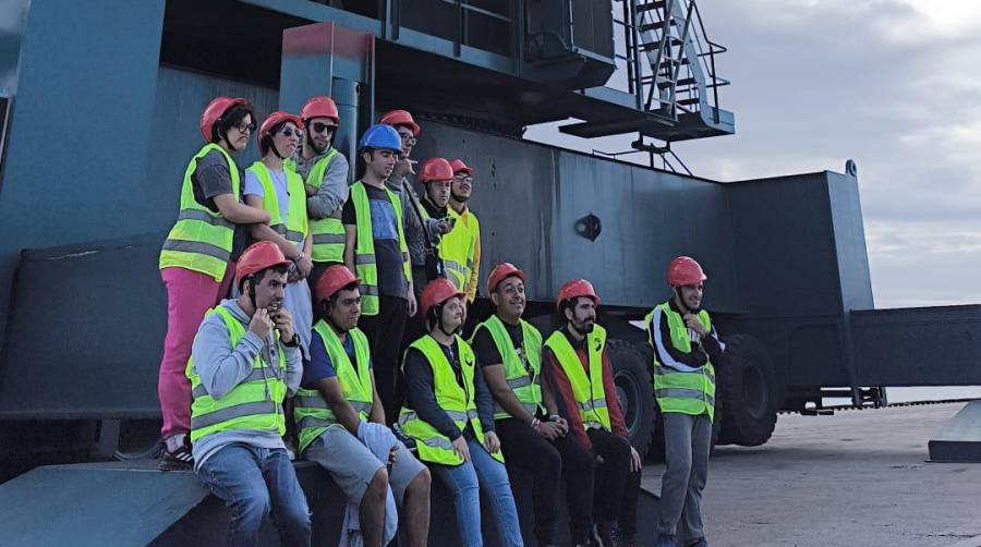 Alumnos de educación especial de la Fundación Asproseat visitan el Puerto de Barcelona de la mano de OEPB-Coordinadora