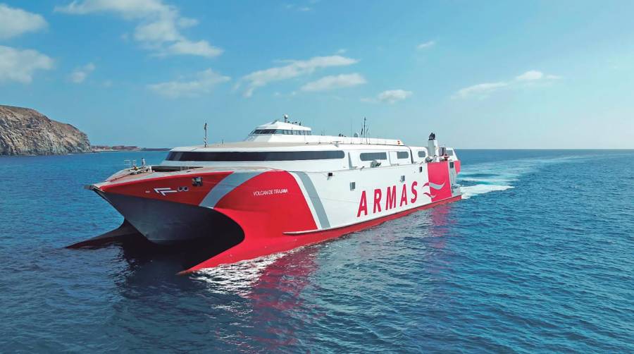 El fast ferry “Volcán de Tirajana” comienza a operar entre Tenerife y La Palma