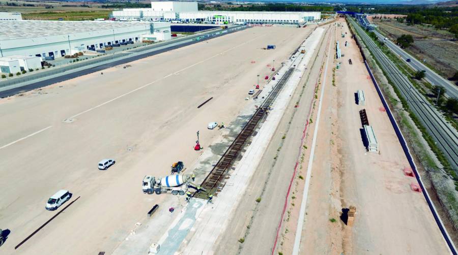 Port Tarragona empieza la colocación de vía férrea en la Terminal Intermodal de la Ciudad del Transporte