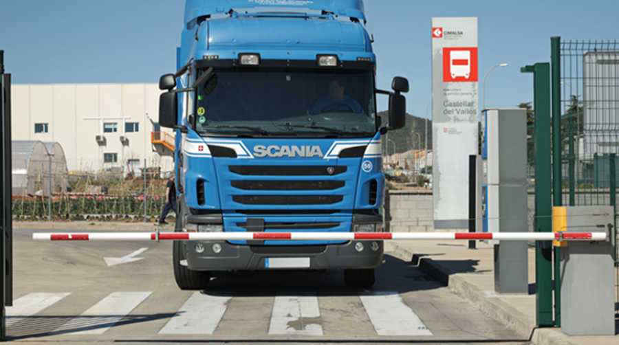 La energía producida por los paneles solares fotovoltaicos instalados en el truck park se acumulará en baterías para ser consumida en el momento que sea necesario.