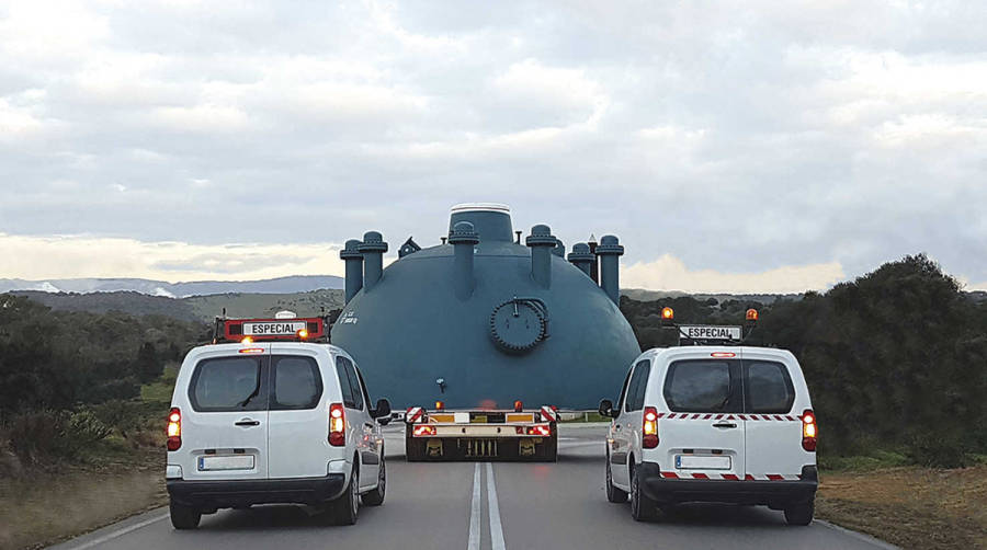 Las grandes dimensiones de las piezas oblig&oacute; a un meticuloso dise&ntilde;o de las rutas para su transporte hasta la refiner&iacute;a.