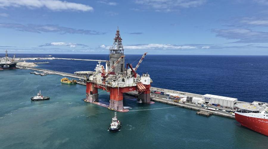 Dos plataformas petrolíferas eligen el Puerto de Las Palmas para su mantenimiento