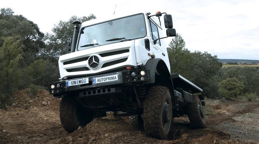 El evento Presentación de Autoprima como concesionario español con personal de dedicación exclusiva al Unimog, el camión todo terreno de Mercedes-Benz.