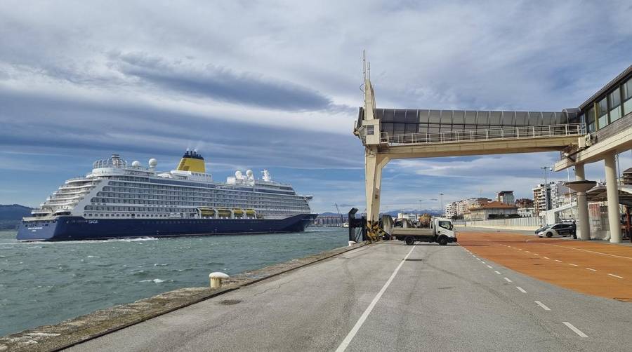 El “Spirit of Adventure” inicia la temporada de cruceros en el Puerto de Santander