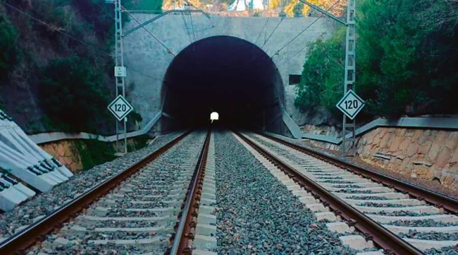 Adif inicia las obras en el túnel de Roda de Berà para conectar el Puerto de Tarragona con Europa