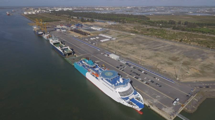 La AP de Huelva resalta la utilidad del puerto en el sector hortofrut&iacute;cola