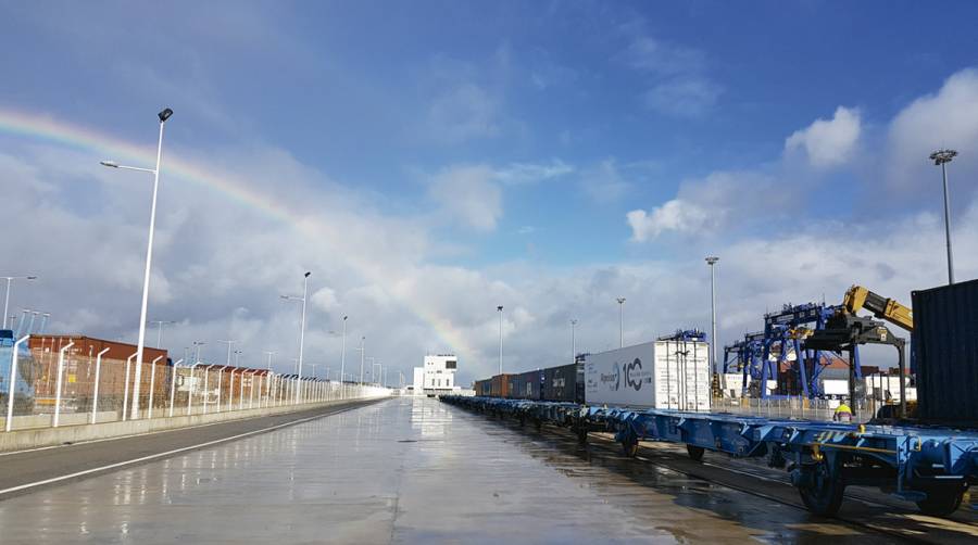 Arranca hoy la vacunaci&oacute;n de pr&aacute;cticos y estibadores en el puerto Bah&iacute;a de Algeciras