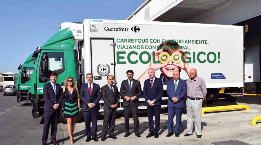 El acto cont&oacute; con la presencia de Luis Barcala, alcalde de Alicante; David Mart&iacute;nez, presidente de Mercasa; Dolores Mar&iacute;a Mej&iacute;a, directora de Mercalicante; Antonio Aguilar, director de Operaciones Log&iacute;sticas de Carrefour y Juan Jos&eacute; Nav&iacute;o, director regional de Carrefour, quienes visitaron las instalaciones.