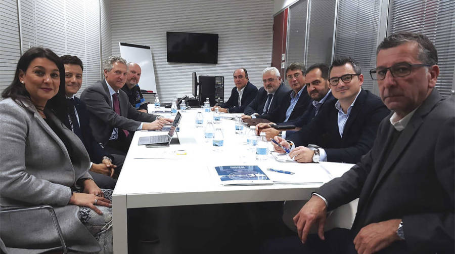 Un momento de la reuni&oacute;n entre los representantes de la APBA y de ATCBA.