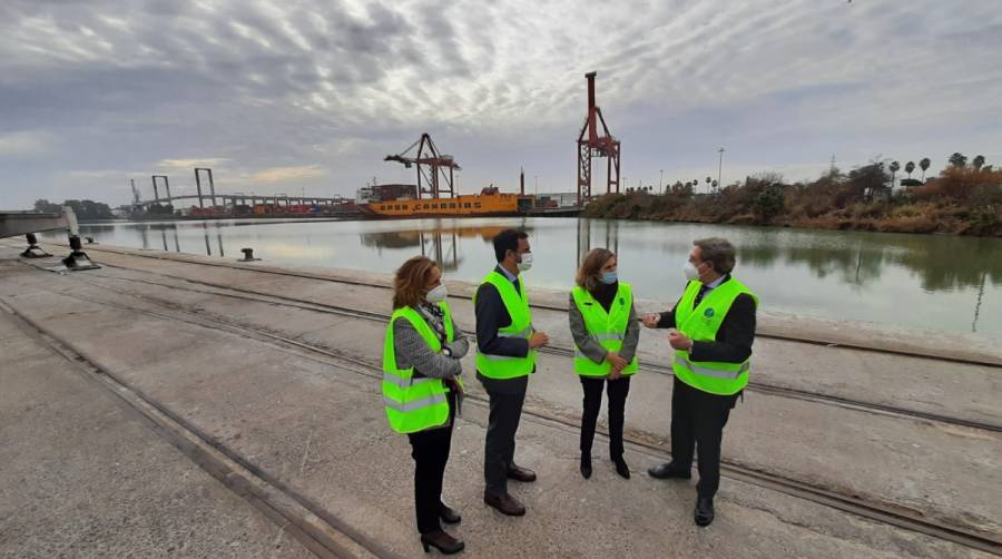 Junta y Puerto de Sevilla estudian las necesidades formativas para el sector log&iacute;stico