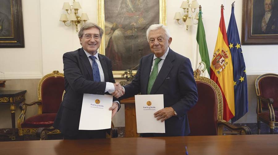 El presidente de la Autoridad Portuaria de Sevilla, Rafael Carmona, y el presidente de la Cámara de Comercio de Sevilla, Francisco Herrero.