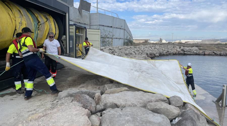 Un momento del simulacro realizado en el Puerto de Castellón.