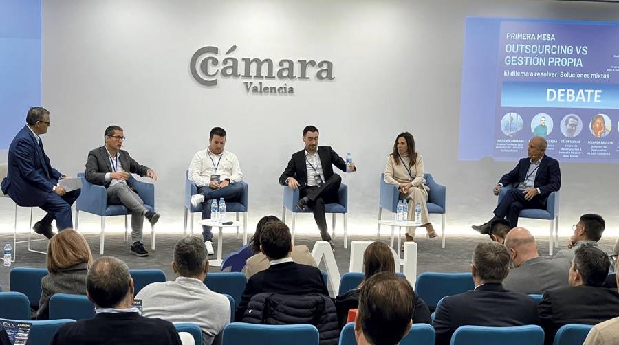 Participantes en la mesa de “Outsourcing vs gestión propia”.