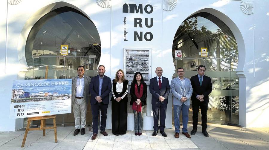 De izquierda a derecha: José Manuel González, responsable de Planificación y Coordinación del MACVAC; Rafa Simó, presidente de la APC; Amparo Marco, alcaldesa del Ajuntament de Castelló; Carmen Lázaro, vicerrectora de Cultura de la UJI; Luis Manuel Monzó, subdelegado de Defensa de Castellón; Miguel Ángel Gómez, capitán marítimo de Castellón y Jose María Gómez, director de PortCastelló.