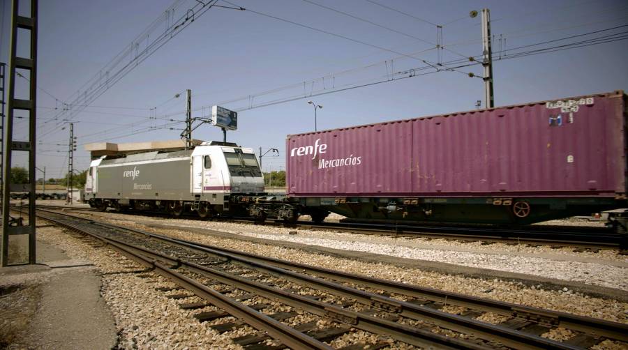 Renfe ha garantizado el mantenimiento de las condiciones laborales y se ha comprometido a involucrar a la parte social en las negociaciones con Medlog.