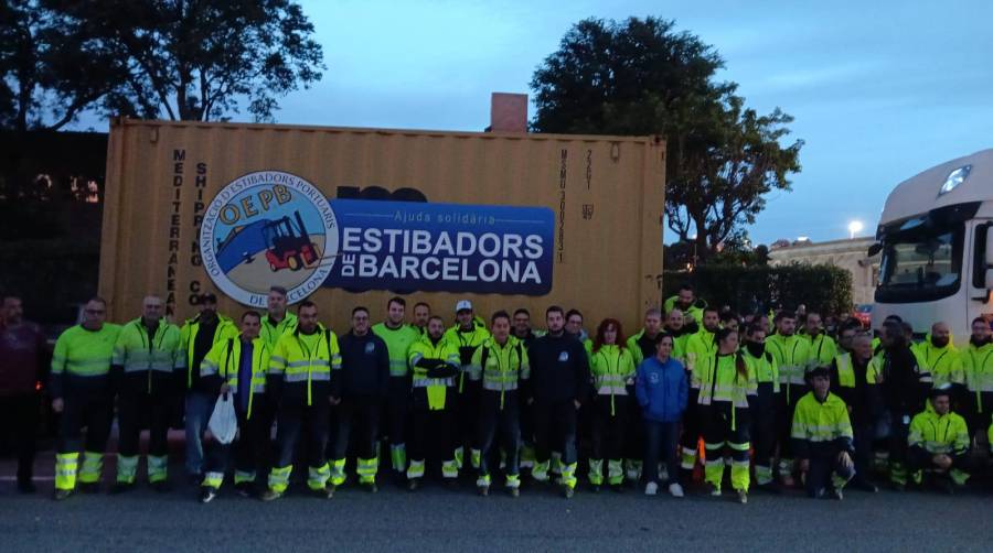 Esta decisión se tomó en asamblea abierta de toda la plantilla de estibadores del puerto de Barcelona, formada por 1.200 personas.