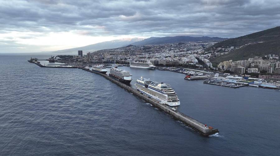 La Autoridad Portuaria de Santa Cruz de Tenerife prevé cerrar la temporada 2023-2024 con 320 escalas.