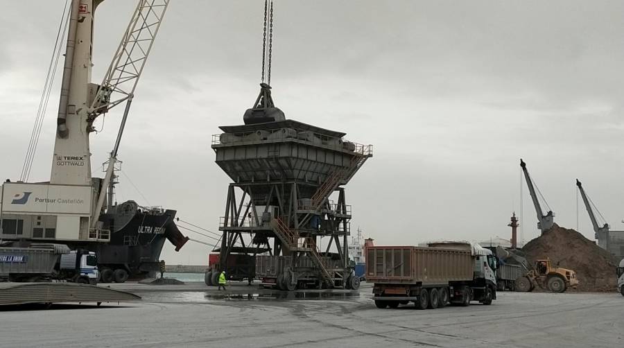 PortCastelló cumple en el primer semestre con los estándares de calidad del aire