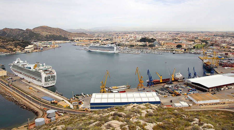 El &quot;Britannia&quot; estrena la temporada de cruceros del Puerto de Cartagena