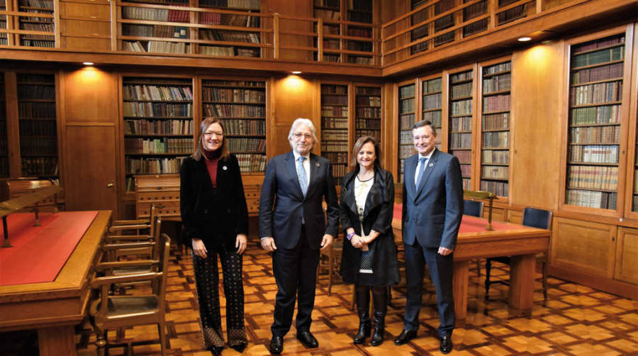 Marta Angerri, presidenta de la comisi&oacute;n; Josep S&aacute;nchez Llibre, presidente de Foment del Treball; Cristina Gallach, la Alta Comisionada para la Agenda 2030 del Gobierno de Espa&ntilde;a, y &Aacute;ngel Sim&oacute;n, presidente ejecutivo de Agbar.