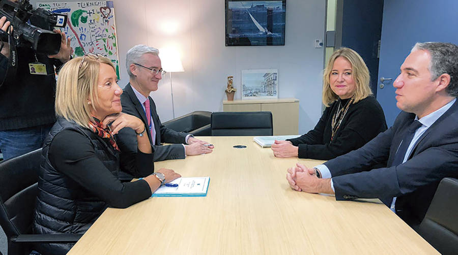 Un momento de la reuni&oacute;n en Bruselas del consejero de la Presidencia con la Adjunta al Negociador Jefe de la Task Force de la Comisi&oacute;n Europea para las negociaciones para la salida del Reino Unido de la UE, Clara Mart&iacute;nez Alberola.