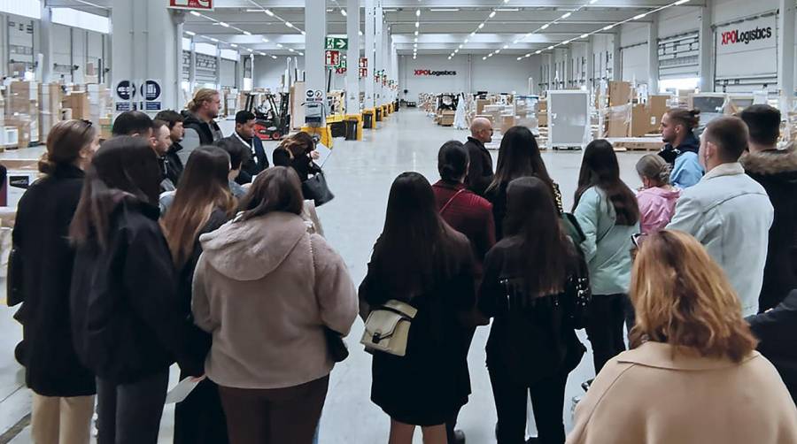 Los alumnos del ciclo formativo de Grado Superior en Comercio Internacional podrán conocer en primera persona cómo funciona la operativa del centro.