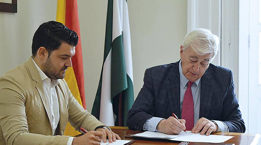 Antonio J. Padrón, socio y director de marketing de IMBS, y Ángel Juan Pascual, presidente de la Cámara de Comercio de Cádiz.