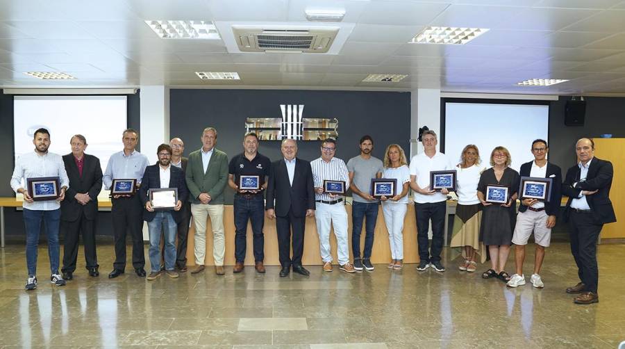 Representantes de las empresas premiadas tras la entrega de los galardones.