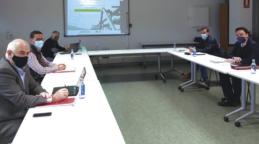 A la izquierda, el consejero y presidente del Consejo de Administraci&oacute;n de CAT, Jos&eacute; Mar&iacute;a Aierdi, junto a otros miembros del Consejo.