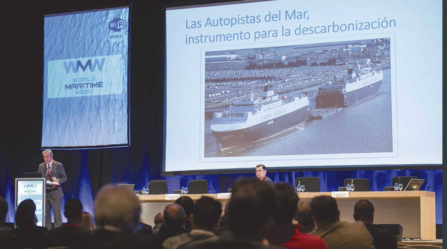 Juan Riva, presidente de Suardiaz, y Alejandro Aznar, presidente de Grupo Ibaiz&aacute;bal y del Cl&uacute;ster Mar&iacute;timo Espa&ntilde;ol, durante unas de las jornadas de la primera edici&oacute;n de World Maritime Week en Bilbao celebrada en marzo de 2017.