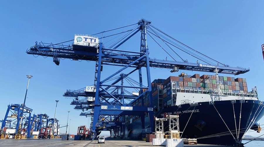 Las terminales del Puerto de Algeciras atienden a un centenar de megaships en lo que va de a&ntilde;o