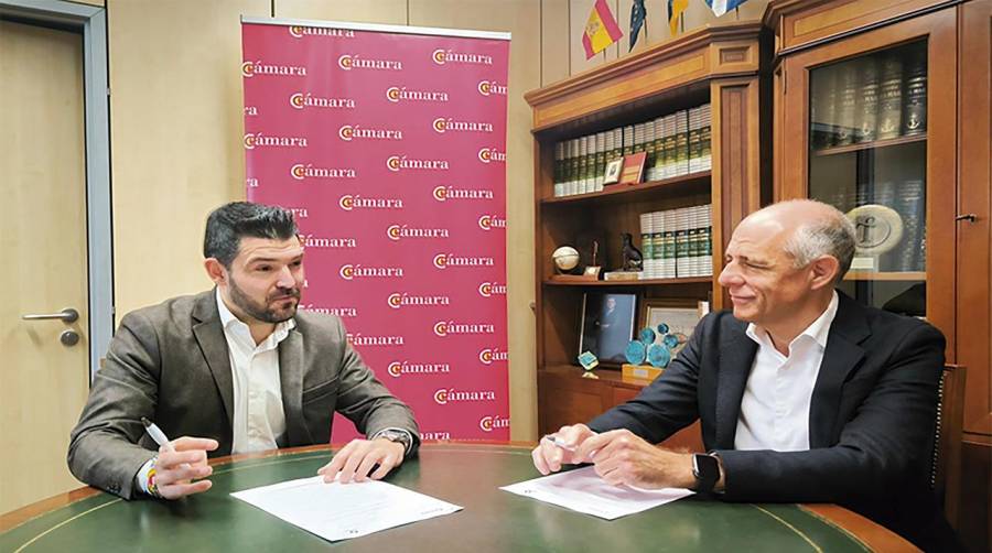 Antonio J. Padrón, Socio- Director de Marketing &amp; Relaciones Institucionales de la escuela de negocios y Santiago Sesé, Presidente de la Cámara de Comercio de Tenerife.