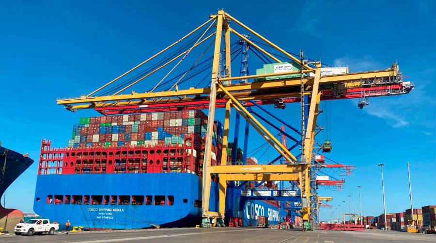 La escala del “Cosco Shipping Nebula” en CSP Valencia afianza el servicio AEU7 entre la Península y Extremo Oriente