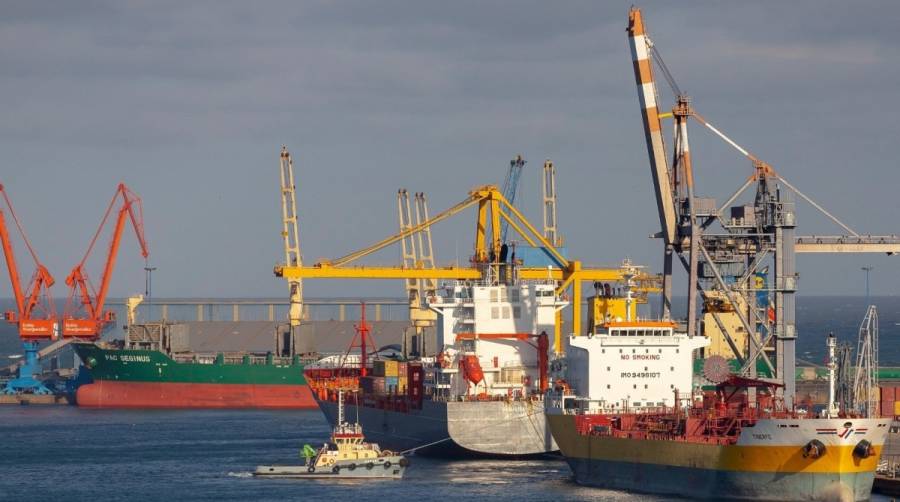 Gij&oacute;n y el resto de puertos espa&ntilde;oles pararon ayer 5 minutos en se&ntilde;al de duelo.