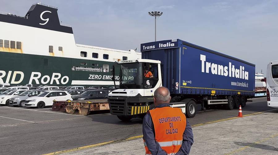 Valencia, primer puerto del mundo en operar con camiones propulsados por hidrógeno