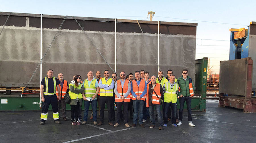 Los alumnos del curso &quot;Trinca y estiba de mercanc&iacute;as&quot; visitan los depots de TransBase Soler y Real Benlloch